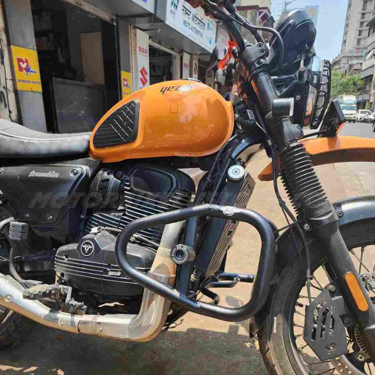 Crash-Guard-For-Yezdi-Crambler-.1.jpg