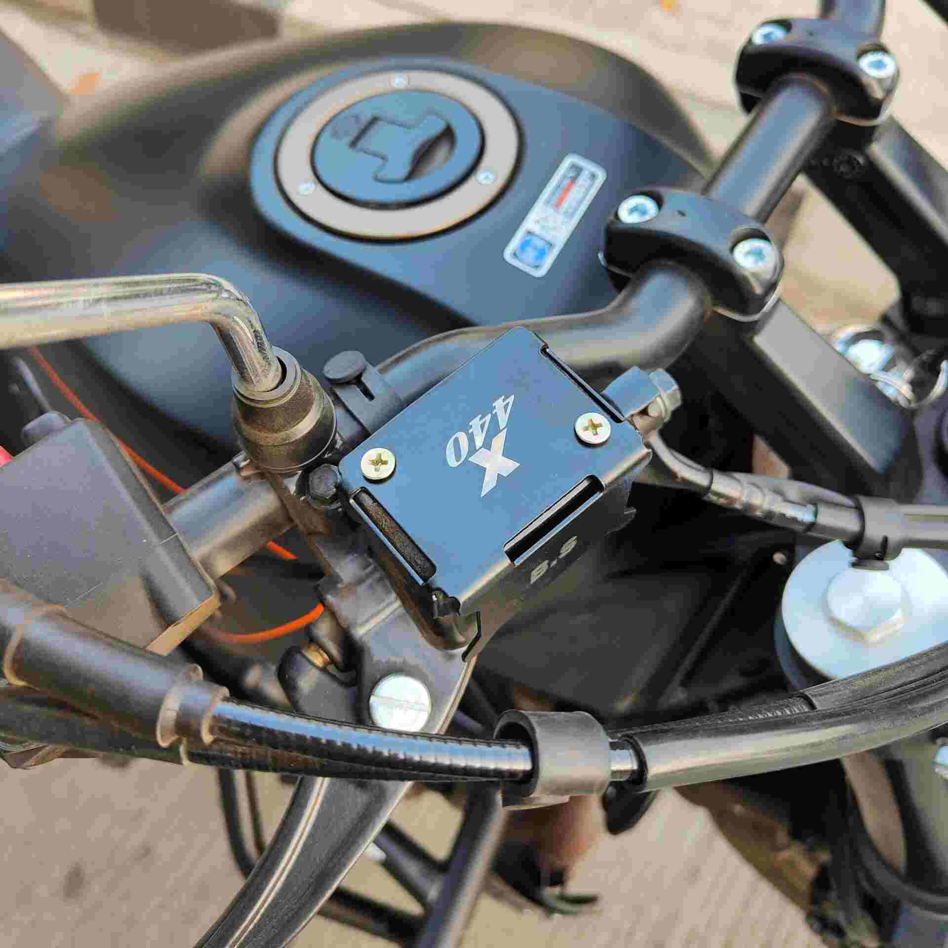 Front-Master-Cylinder-Cover-For-Harley-Davidson-X440-1.jpg