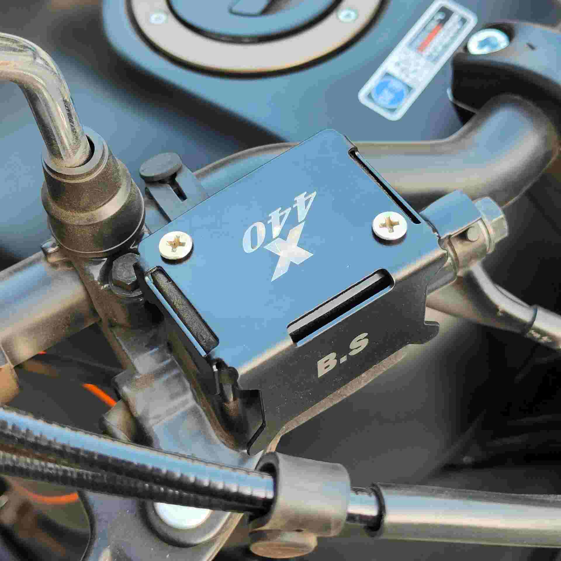 Front-Master-Cylinder-Cover-For-Harley-Davidson-X440-2.jpg