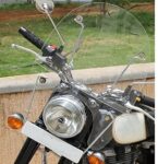 Front-Windshield-White-For-Royal-Enfield-Classic-350-2.jpeg