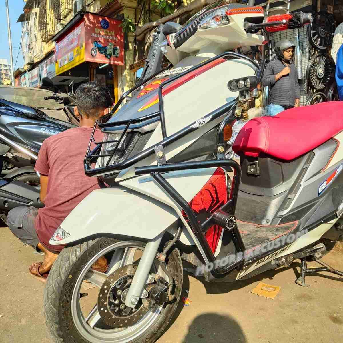 Full-Protection-Crash-Guard-For-Avenis-125-9.jpeg