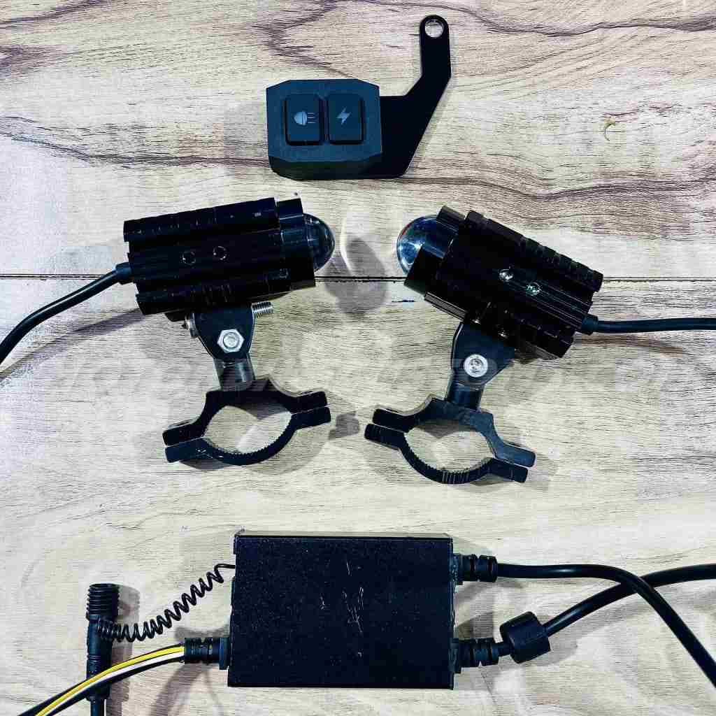 HJG-Remote-Control-Mini-Drive-Fog-Light-with-Three-Lines-Flash.6.jpg