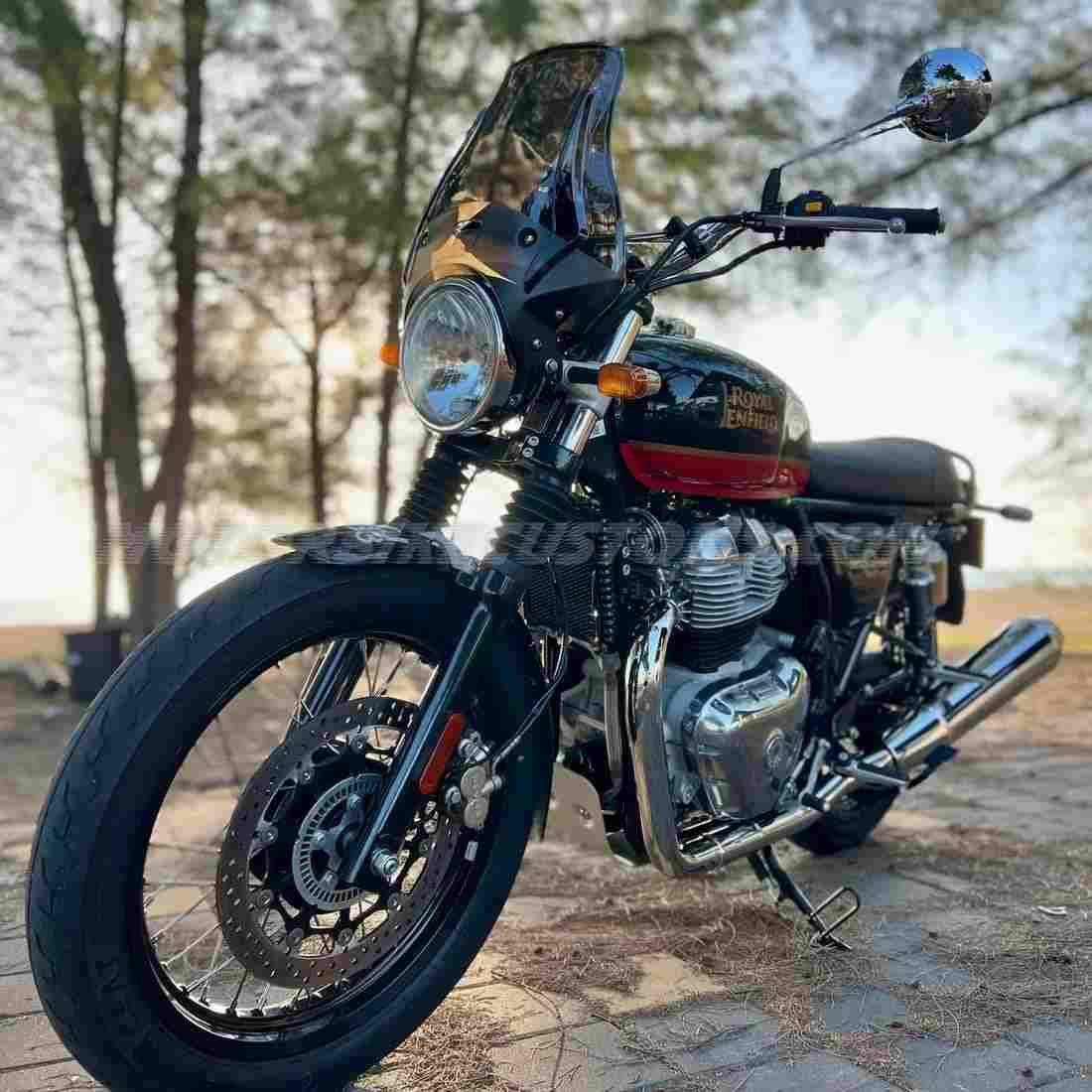 Touring-Windshield-For-Royal-Enfield.8.jpg